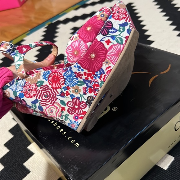 Diva platform red floral ankle strap summer wedges - Picture 8 of 9